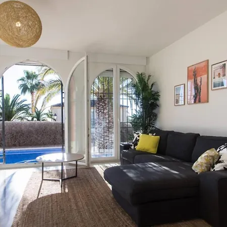 Gardens With Private Pool In Benidorm *