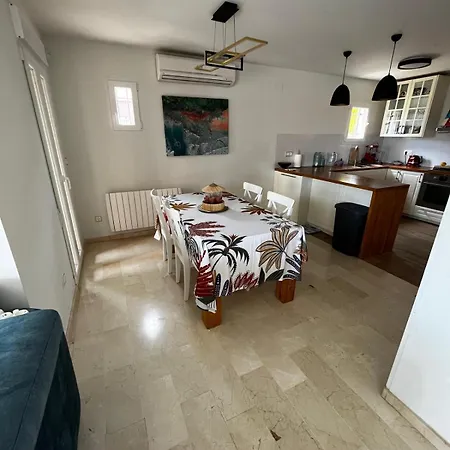 Villa Gardens With Private Pool In Benidorm