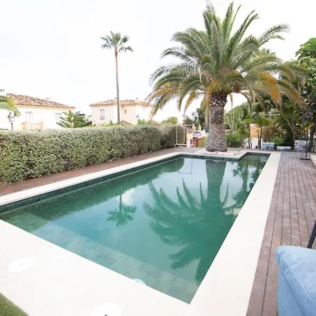 Gardens With Private Pool In Benidorm *